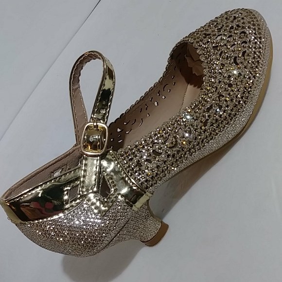 Girls Champagne Dress Shoes w Small Heel - Picture 2 of 7